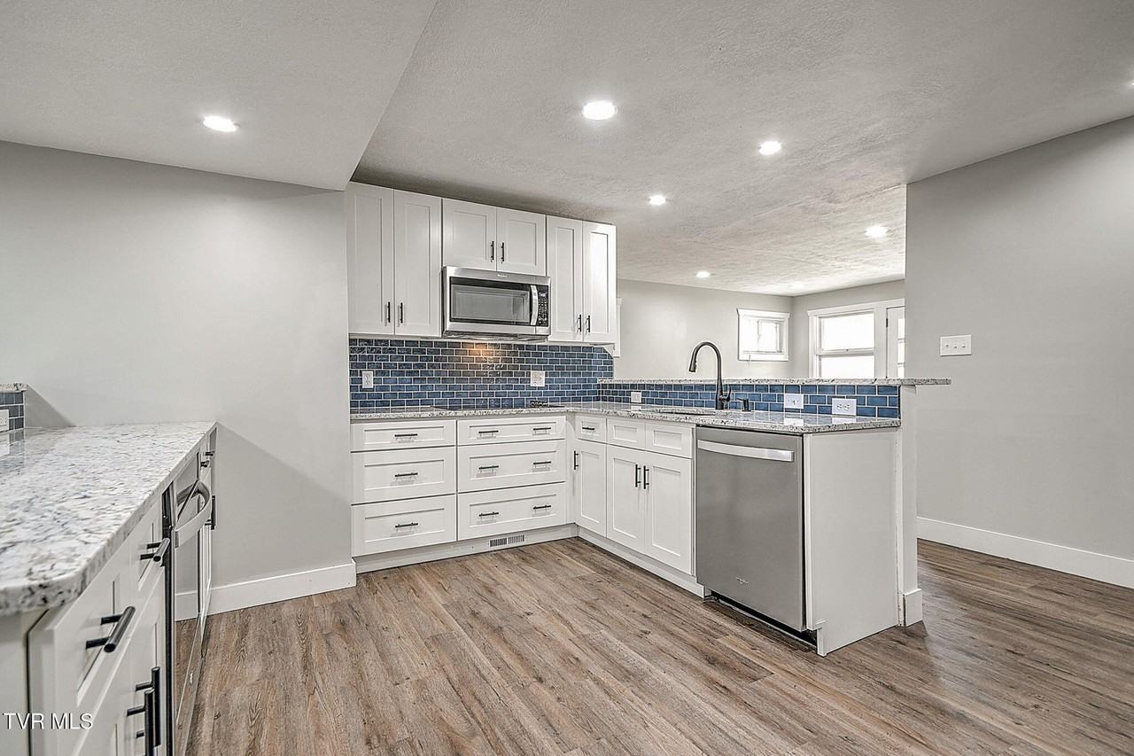 2012 Eastwood Ave - Photo 7 of 36