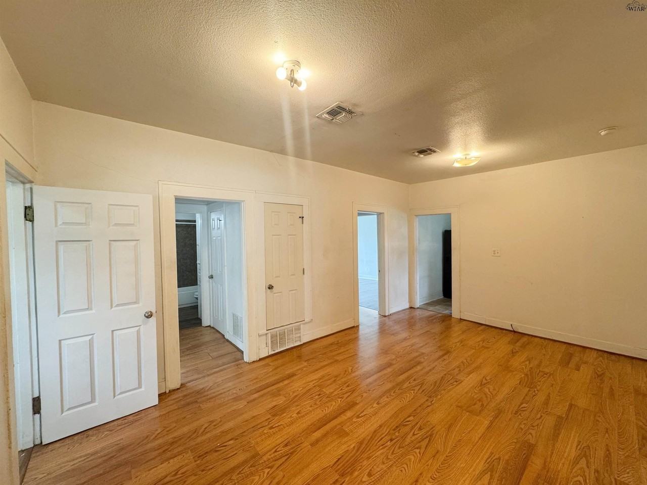 2412 Buchanan St - Photo 3 of 16