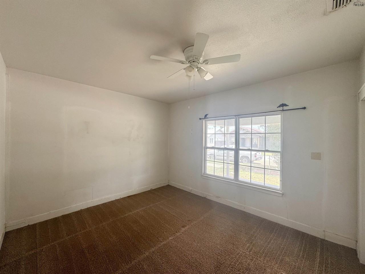 2412 Buchanan St - Photo 5 of 16