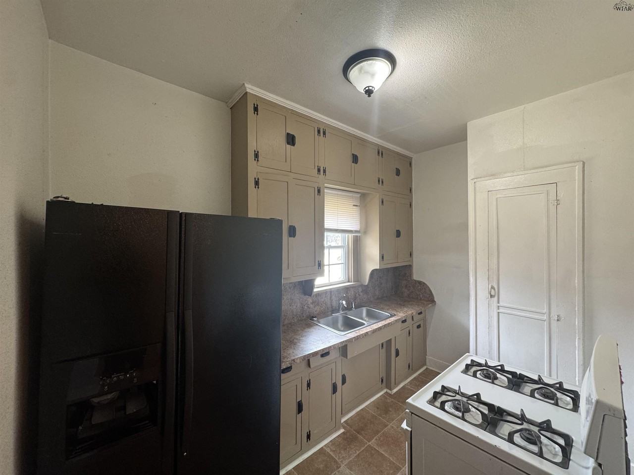 2412 Buchanan St - Photo 6 of 16