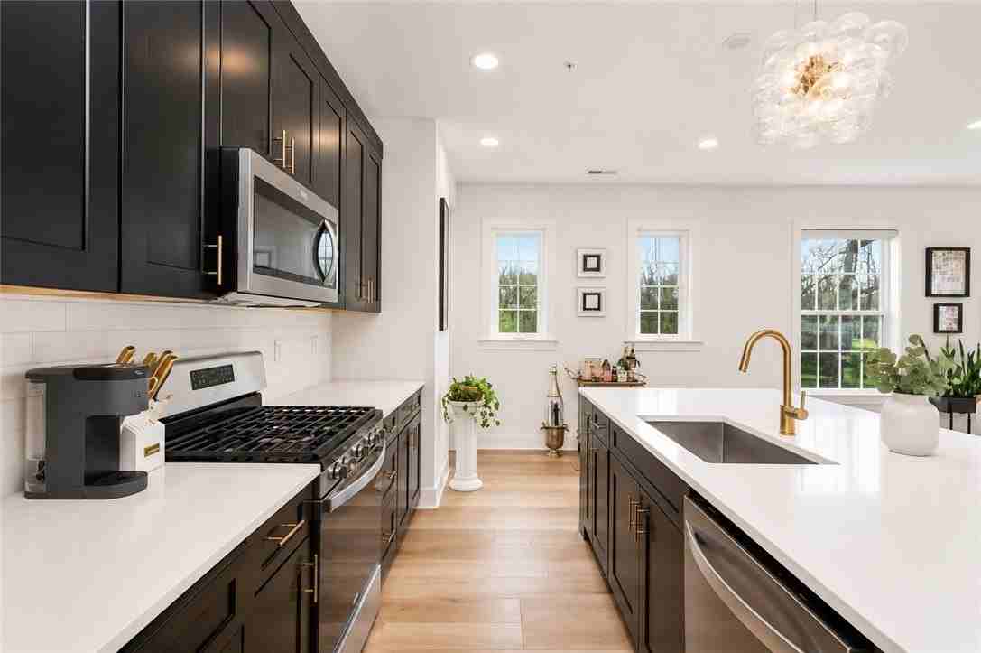 800 Gillian Ln - Photo 2 of 50