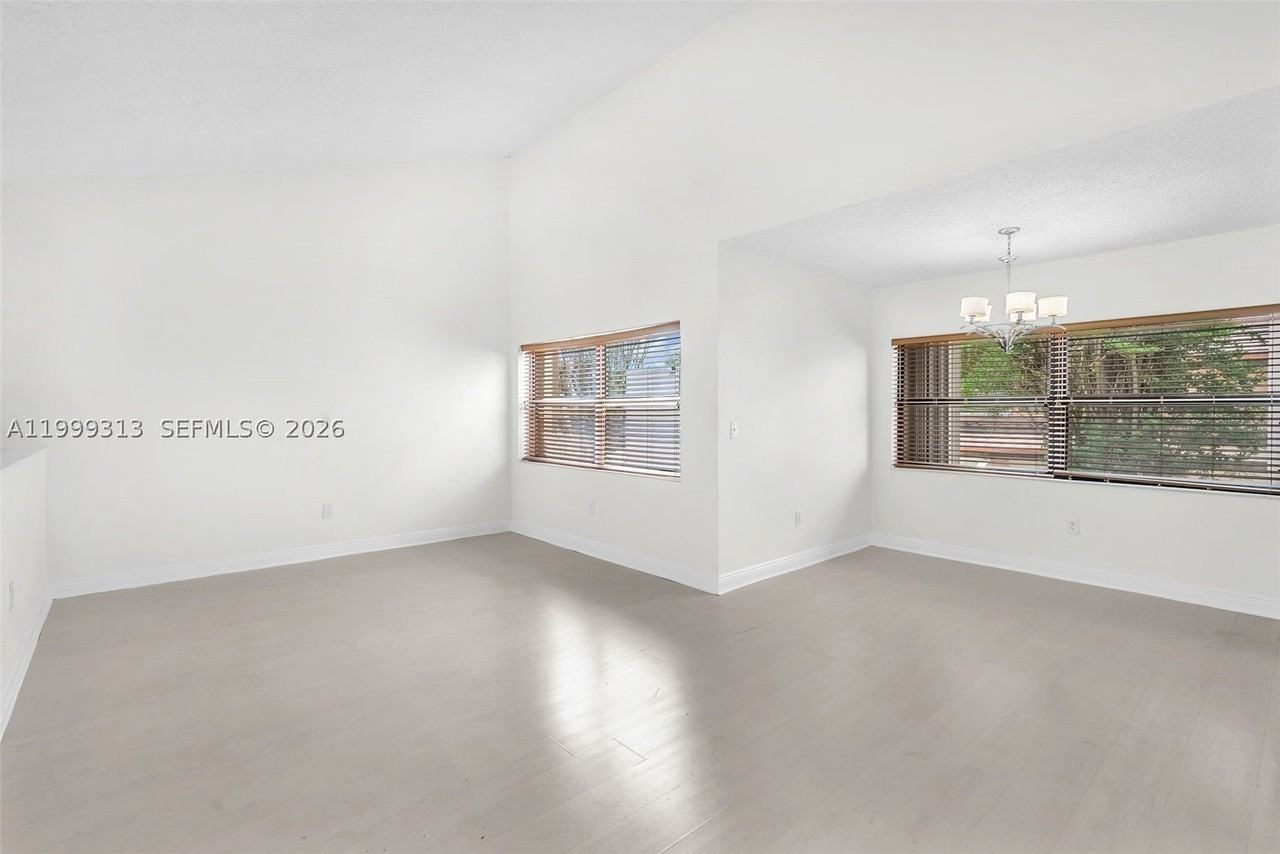 685 W Park Dr #206-11 - Photo 6 of 38