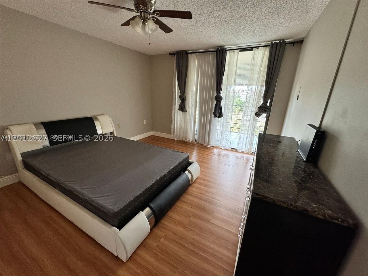 1100 Saint Charles Pl #606 - Photo 3 of 7