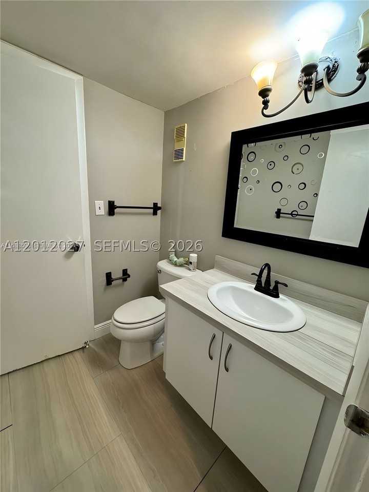 1100 Saint Charles Pl #606 - Photo 5 of 7