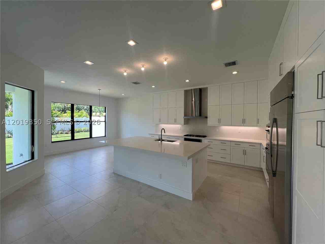 9172 Silver Marsh Ln #9172 - Photo 6 of 34