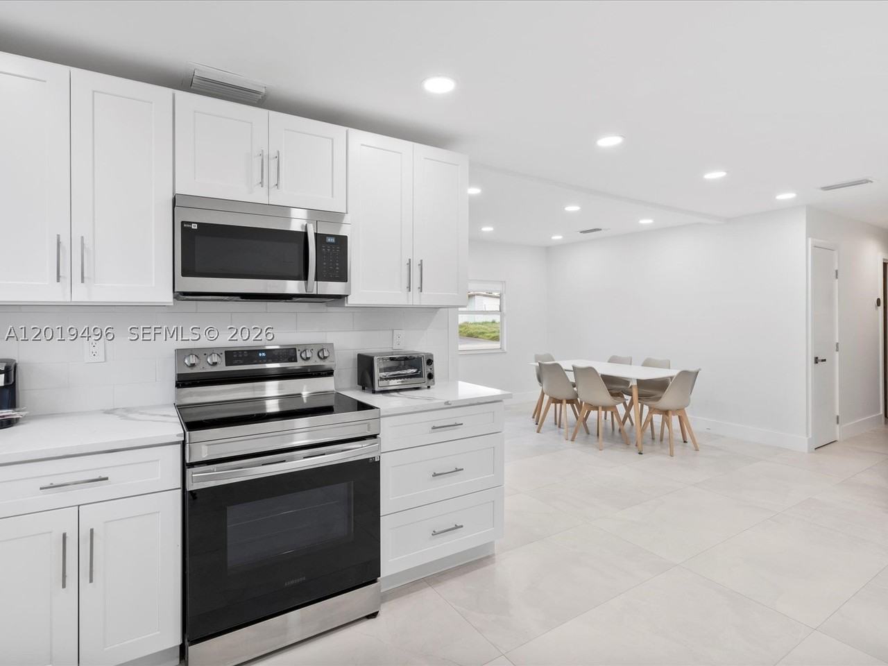 5731 Sw 54th Ter - Photo 6 of 19