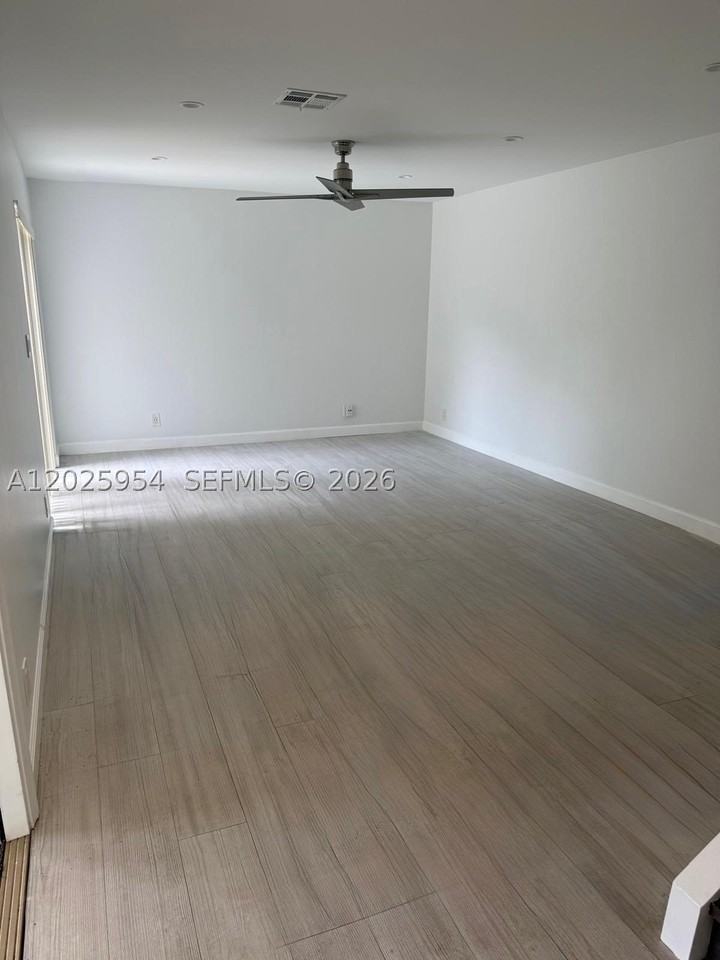 2621 Nw 99th Ave #2621 - Photo 7 of 10