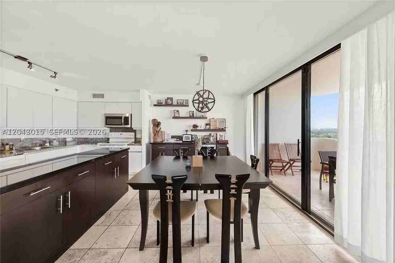 5757 Collins Ave #2006 - Photo 5 of 14