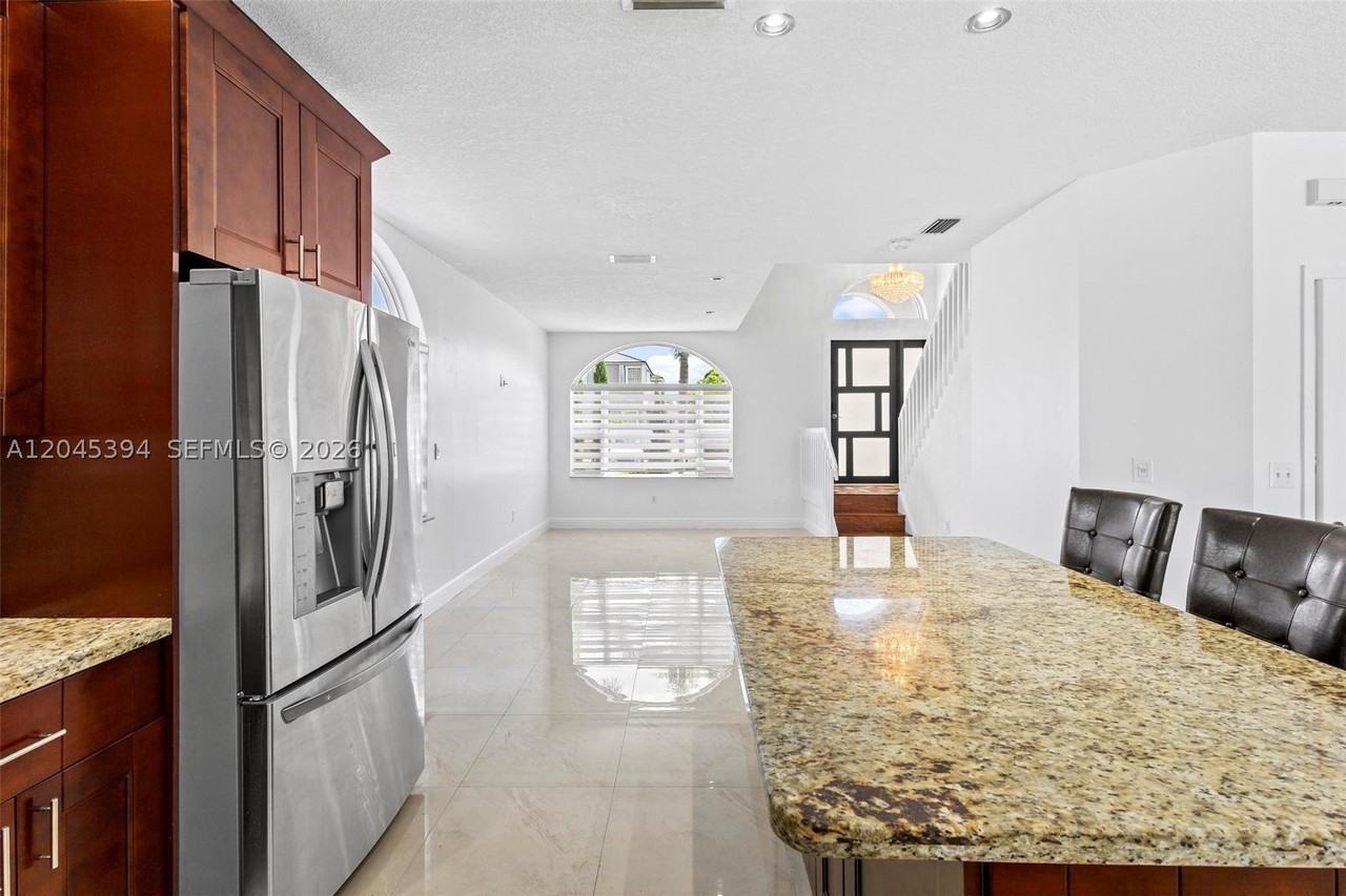 15835 Nw 7th St - Photo 6 of 36