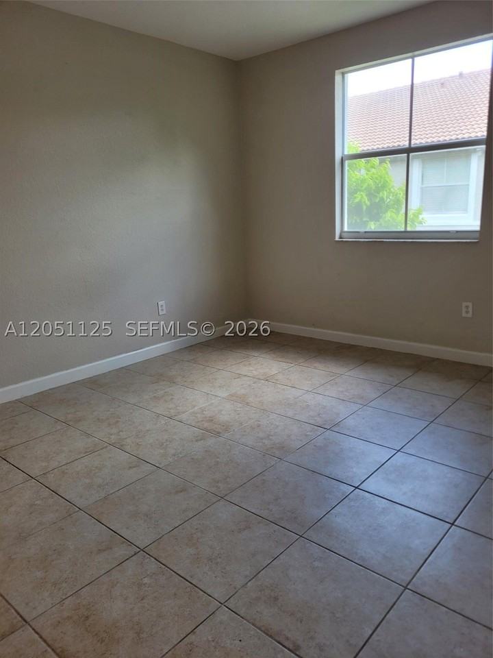 1663 Se 29th St #208 - Photo 3 of 11