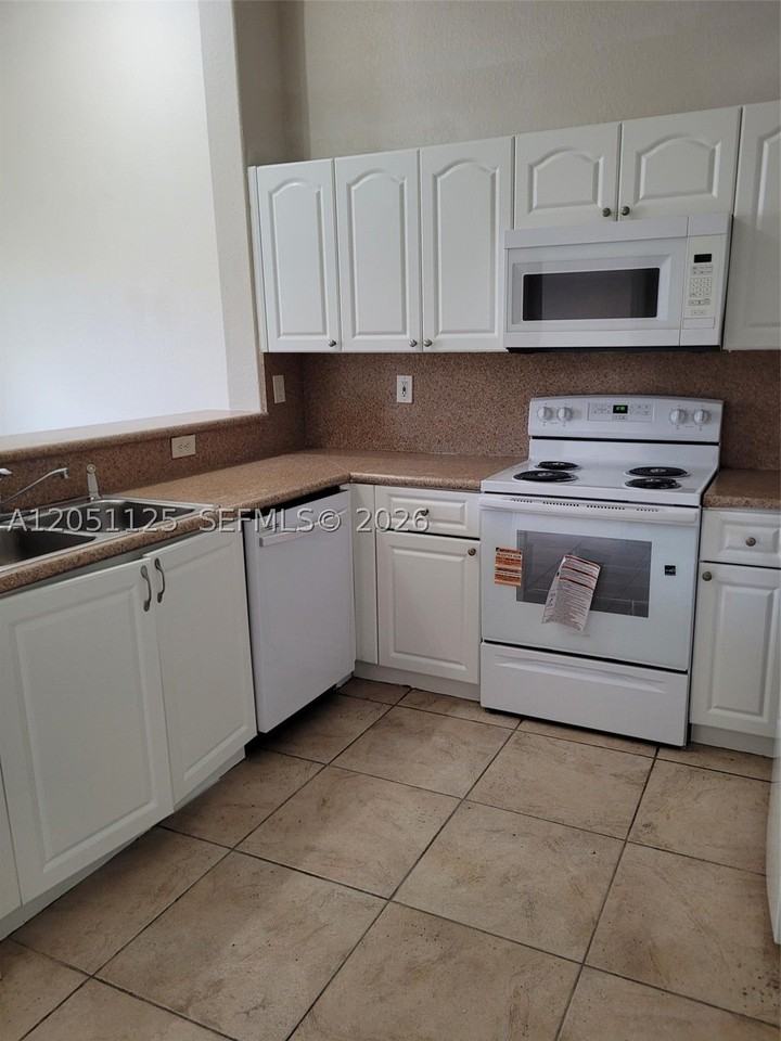 1663 Se 29th St #208 - Photo 7 of 11