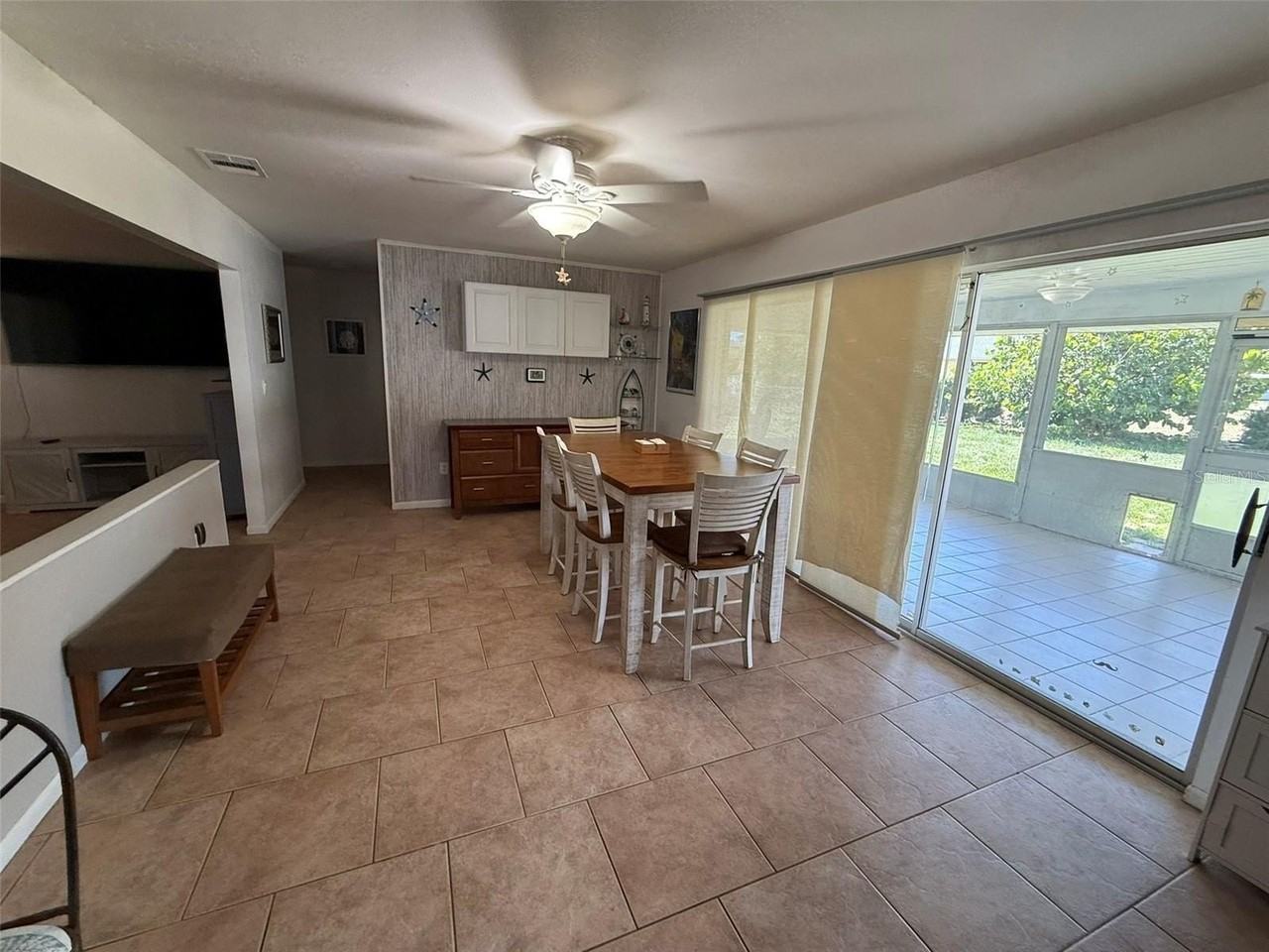 15152 Buswell Ave - Photo 4 of 23