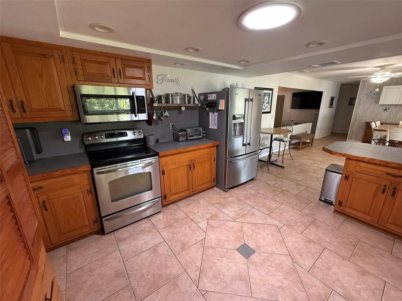 15152 Buswell Ave - Photo 6 of 23