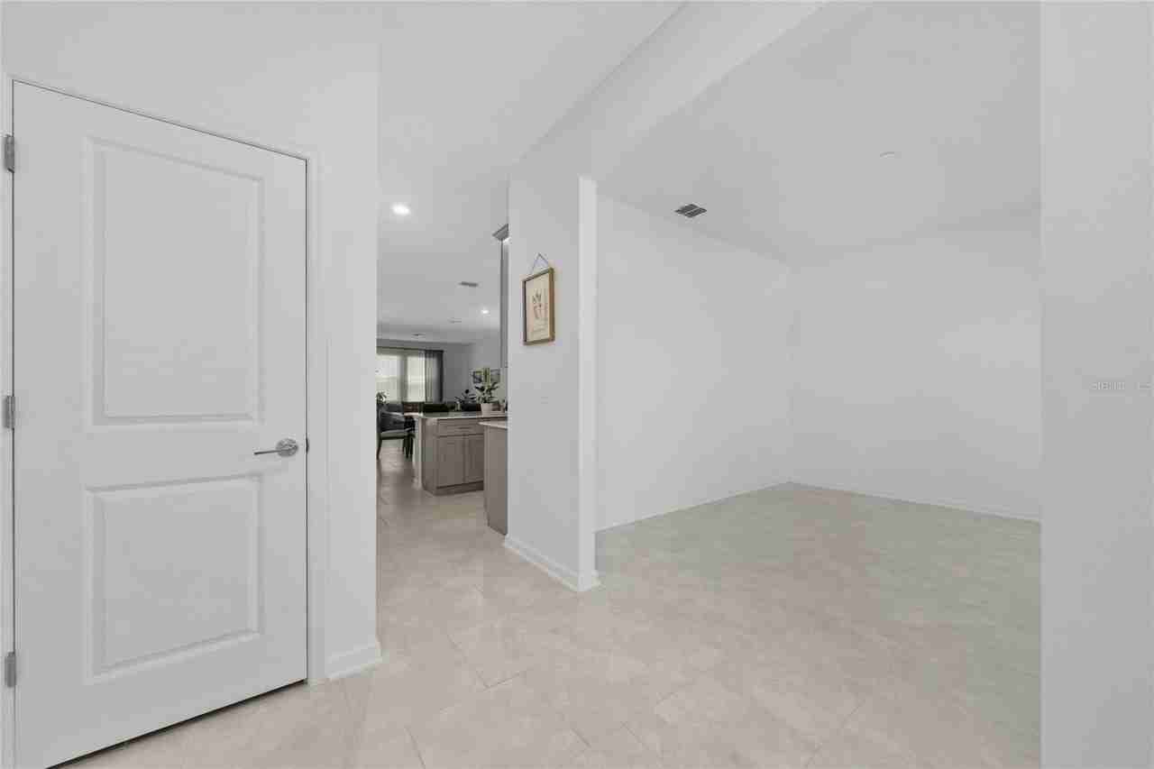 4132 Jespersen St - Photo 5 of 28