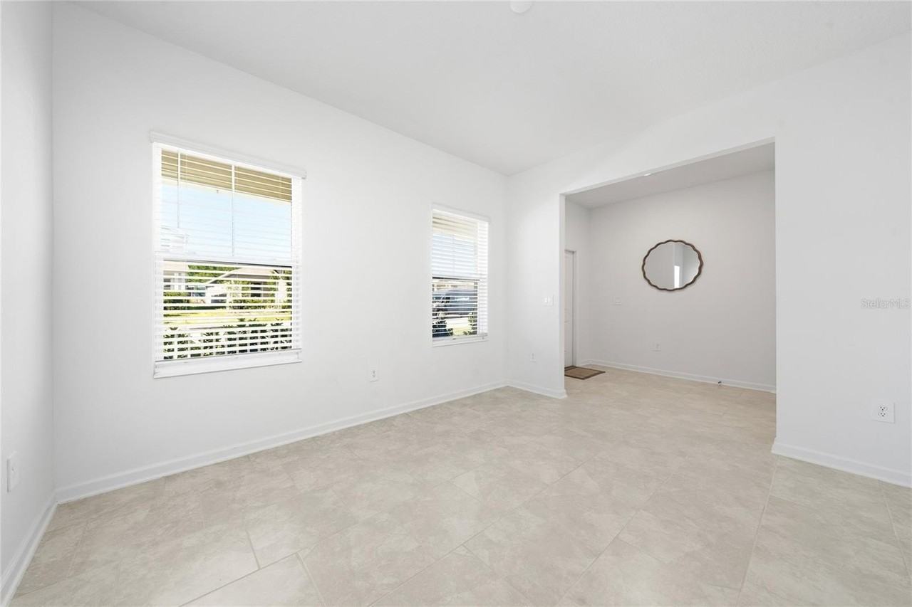 4132 Jespersen St - Photo 6 of 28