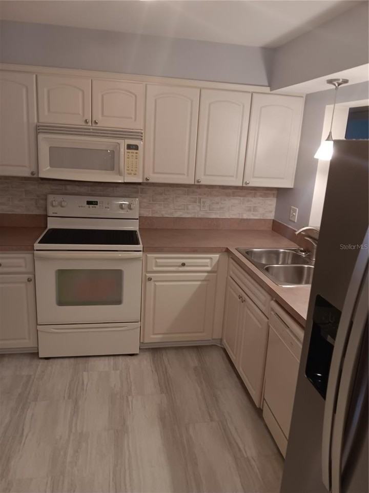7871 Sailboat Key Blvd S #307 - Photo 6 of 20