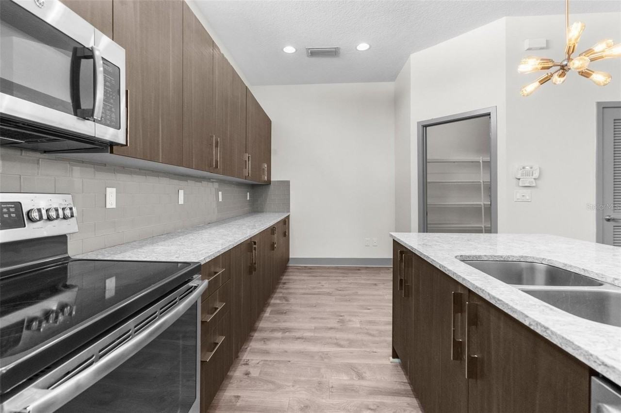 4810 W Mcelroy Ave #1 - Photo 5 of 23