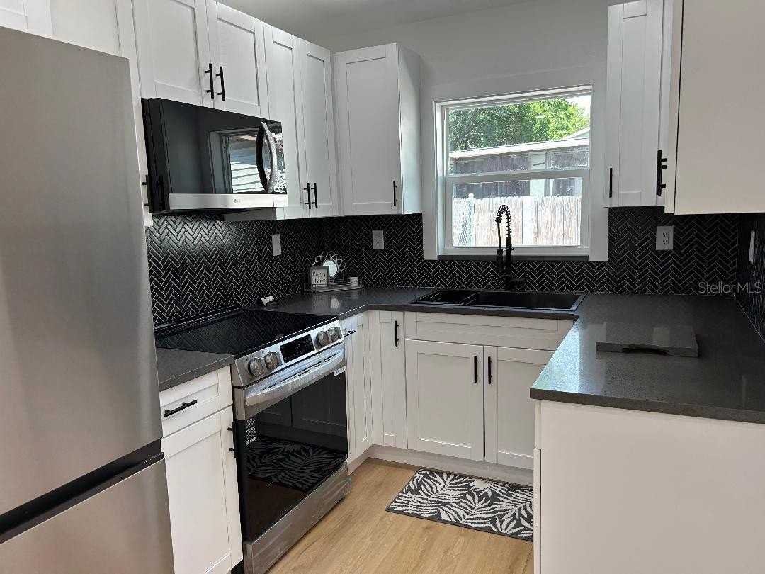 4611 W Mcelroy Ave - Photo 4 of 32
