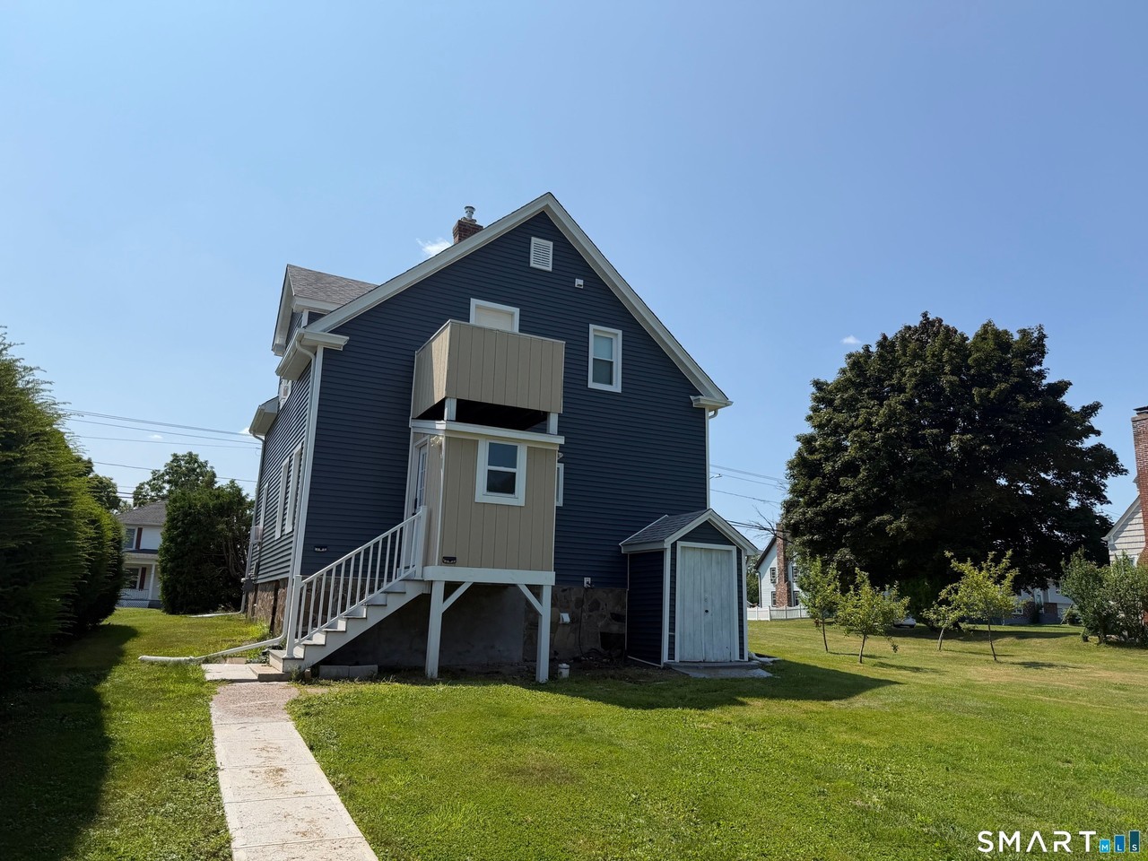 212 Maple Hill Ave - Photo 3 of 15