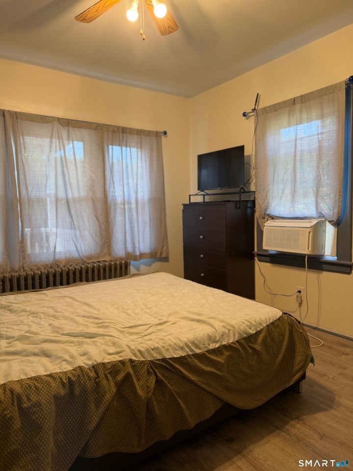 212 Maple Hill Ave - Photo 4 of 15