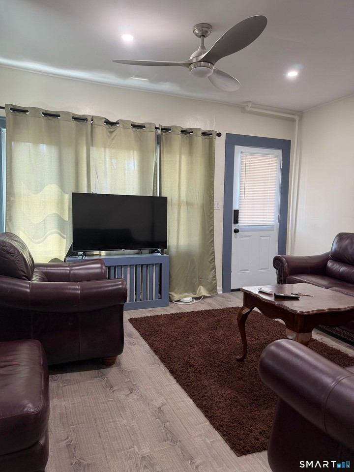 212 Maple Hill Ave - Photo 5 of 15