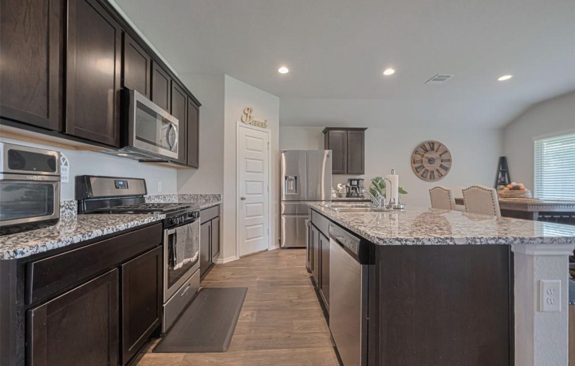 3923 Hawaiian Ct - Photo 2 of 7