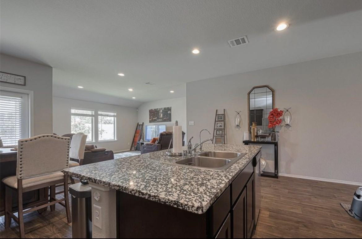 3923 Hawaiian Ct - Photo 4 of 7