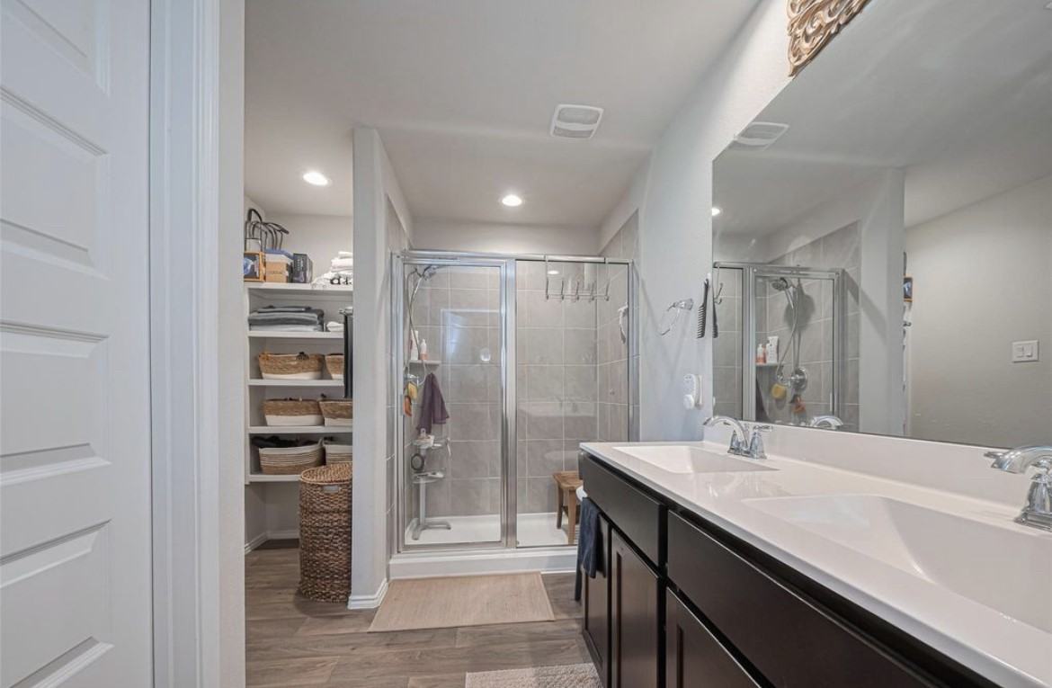 3923 Hawaiian Ct - Photo 5 of 7