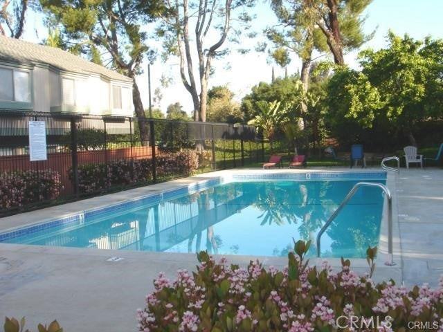 1122 Cleghorn Dr - Photo 2 of 2