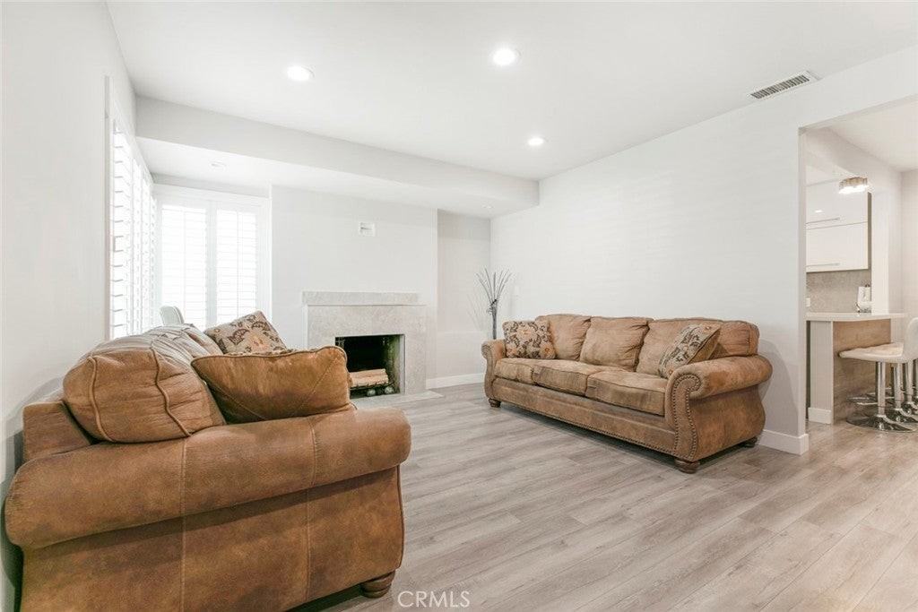 1527 N Screenland Dr - Photo 5 of 18