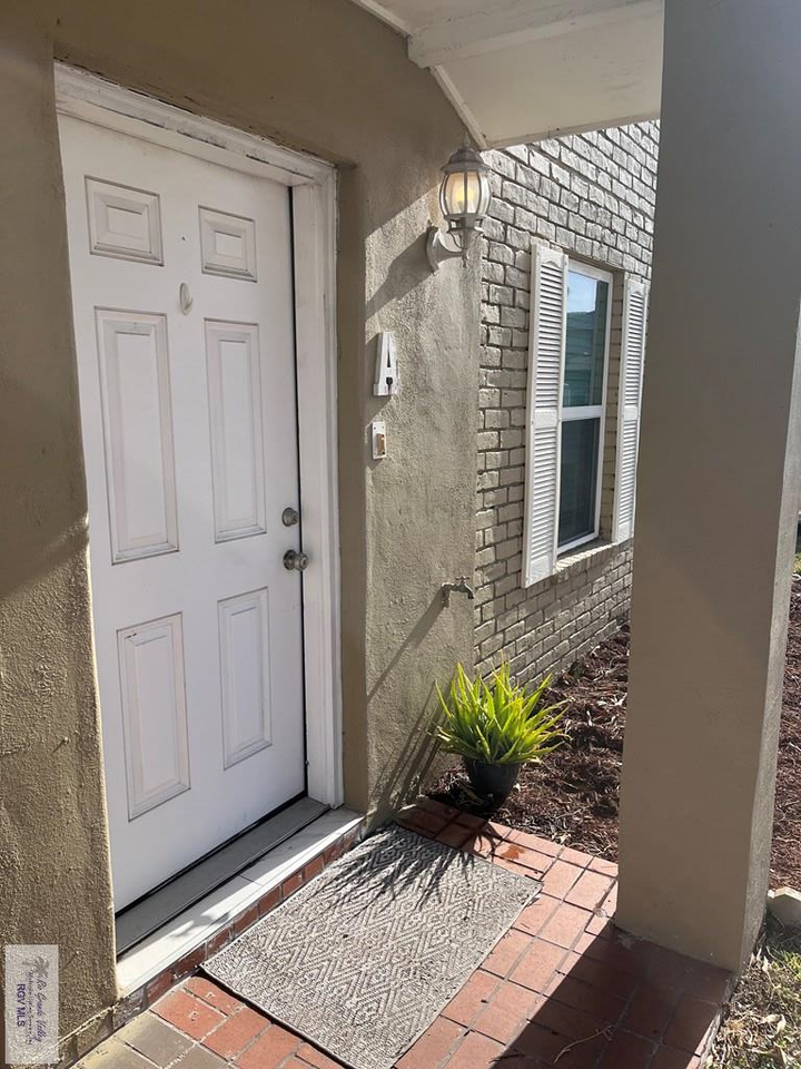 544 Galveston Rd Apt A - Photo 2 of 17