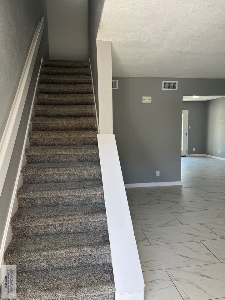 544 Galveston Rd Apt A - Photo 4 of 17