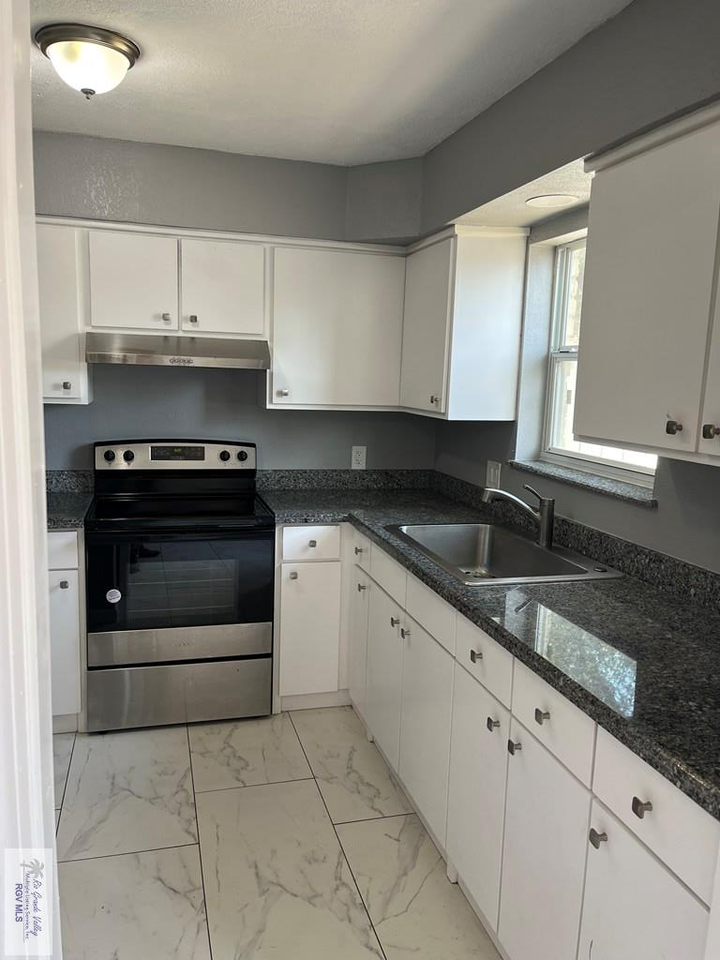 544 Galveston Rd Apt A - Photo 7 of 17