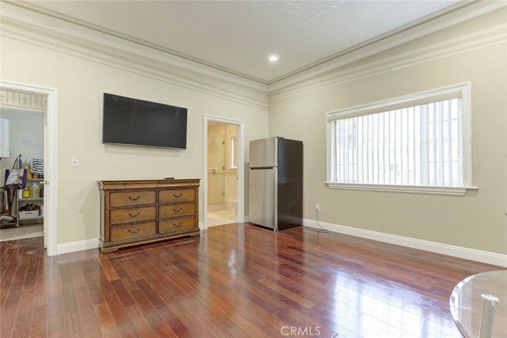 6641 Agnes Ave - Photo 4 of 9