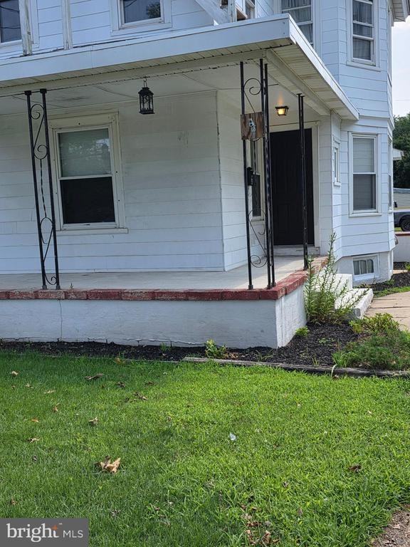 913 4th St N - Photo 2 of 8
