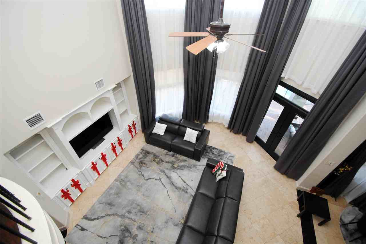 15823 Medina Lake Ln - Photo 6 of 46