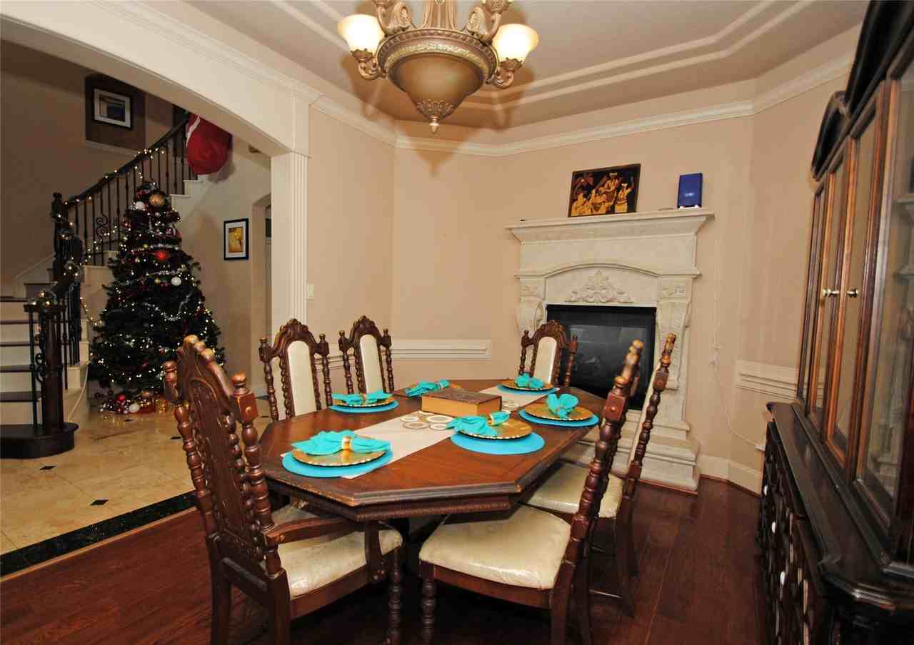 15823 Medina Lake Ln - Photo 7 of 46