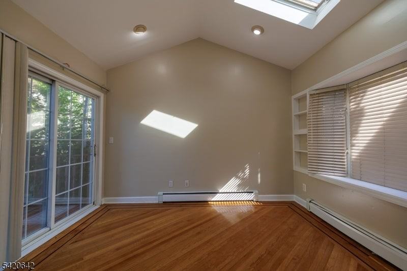 606 N Washington Ave - Photo 4 of 32