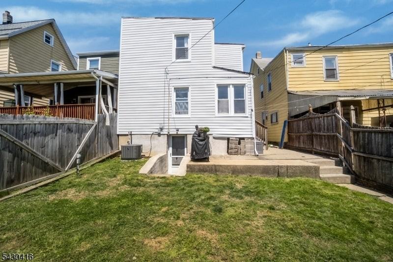 62 Lewis St - Photo 2 of 19