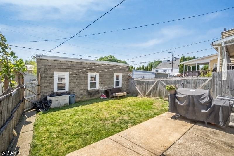 62 Lewis St - Photo 3 of 19