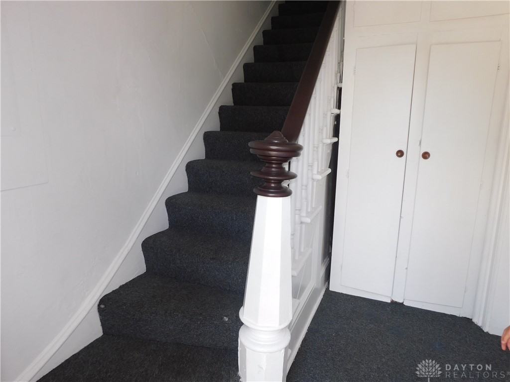 606 1/2 Mason St - Photo 3 of 10