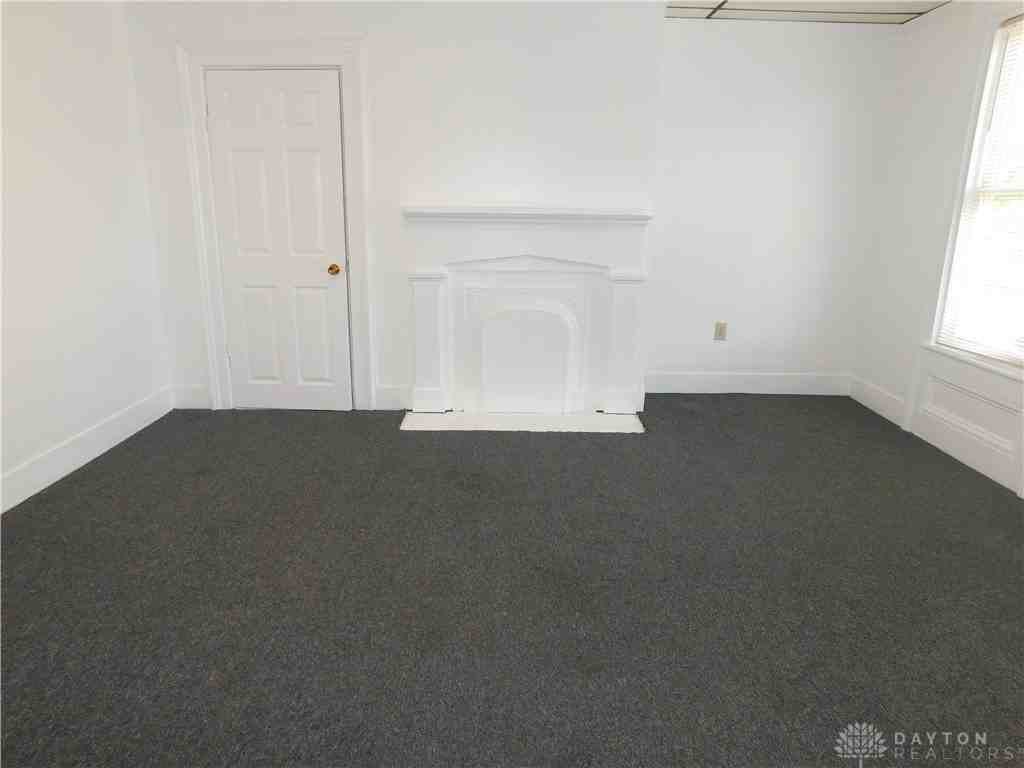 606 1/2 Mason St - Photo 4 of 10