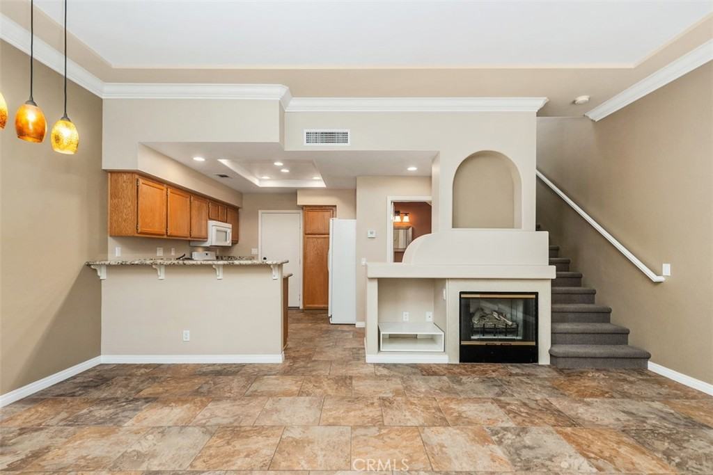 64 Mission Ct - Photo 3 of 44