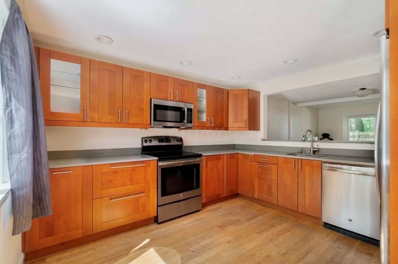 55 Waterhouse St - Photo 4 of 15