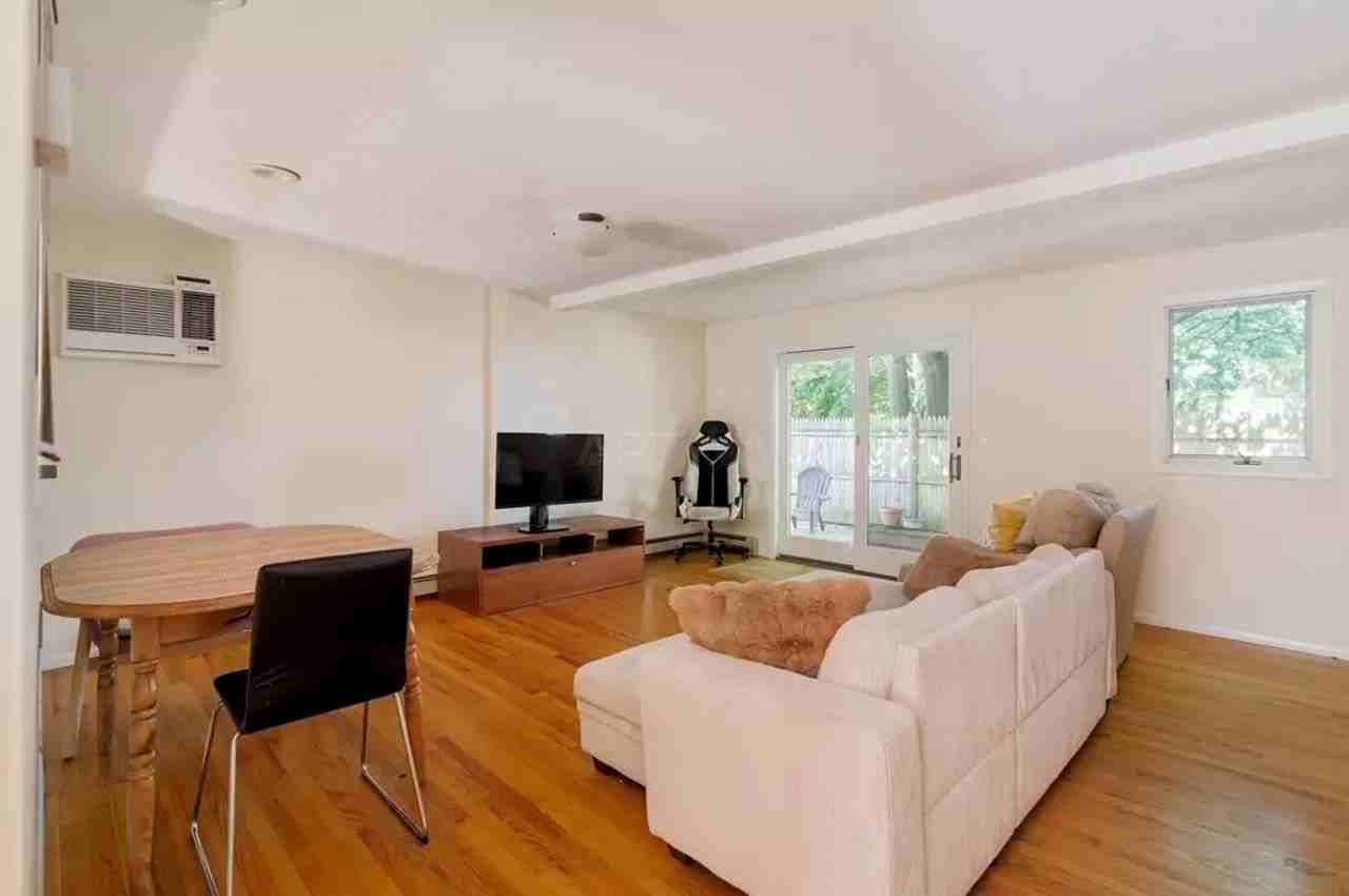 55 Waterhouse St - Photo 6 of 15