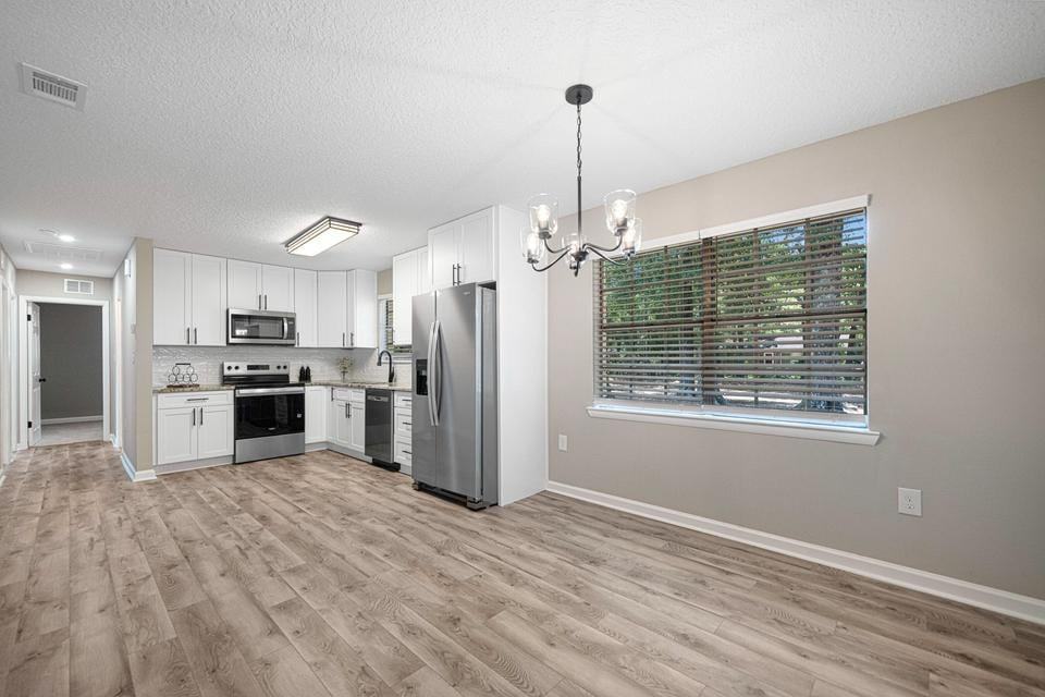 207 Oglesby Ave - Photo 2 of 10