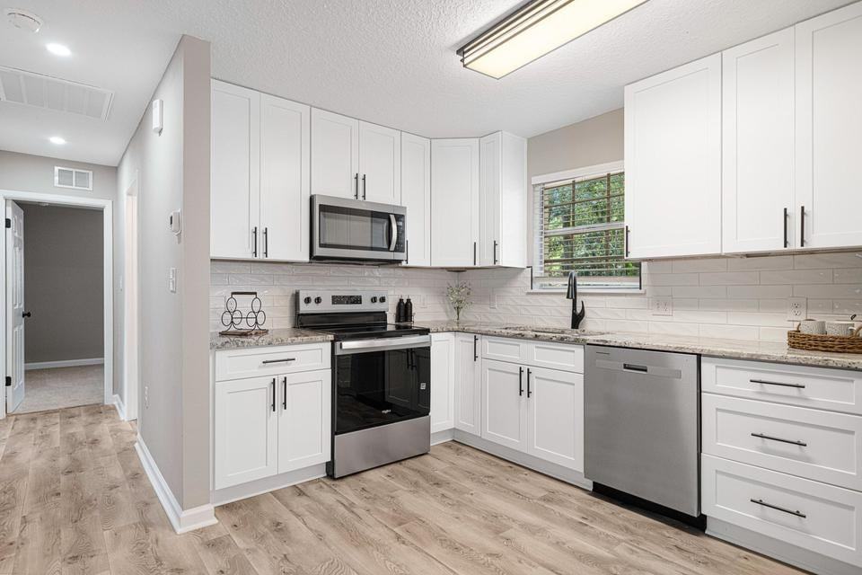 207 Oglesby Ave - Photo 3 of 10