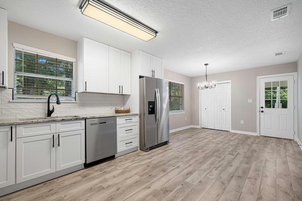 207 Oglesby Ave - Photo 4 of 10