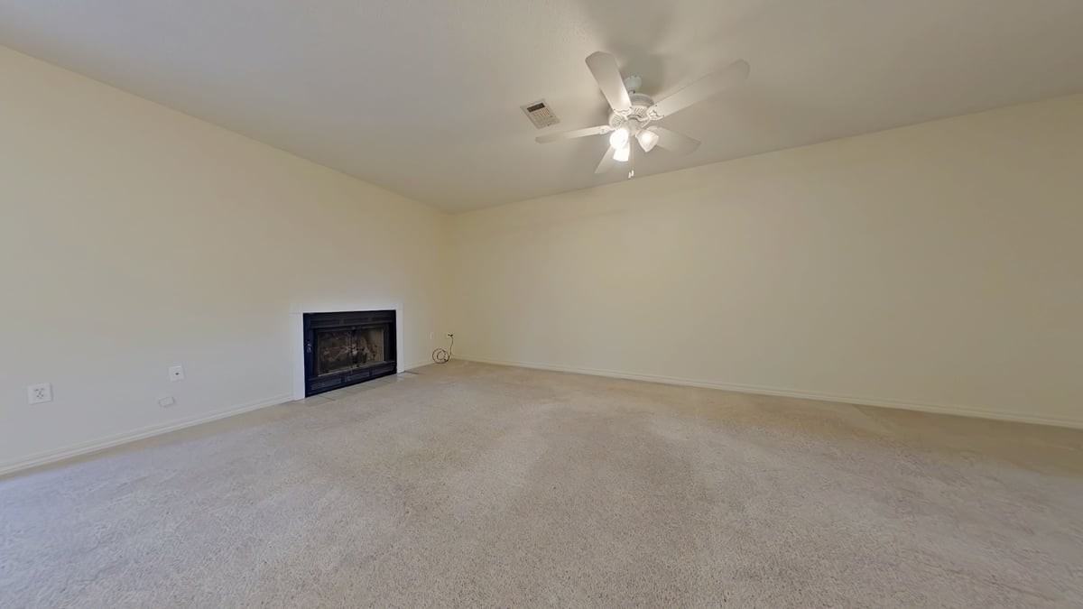 715 Lloyd St - Photo 5 of 14
