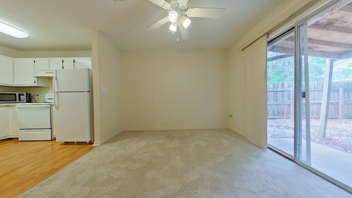 715 Lloyd St - Photo 6 of 14